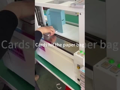 Kartu memukul kantong kertas